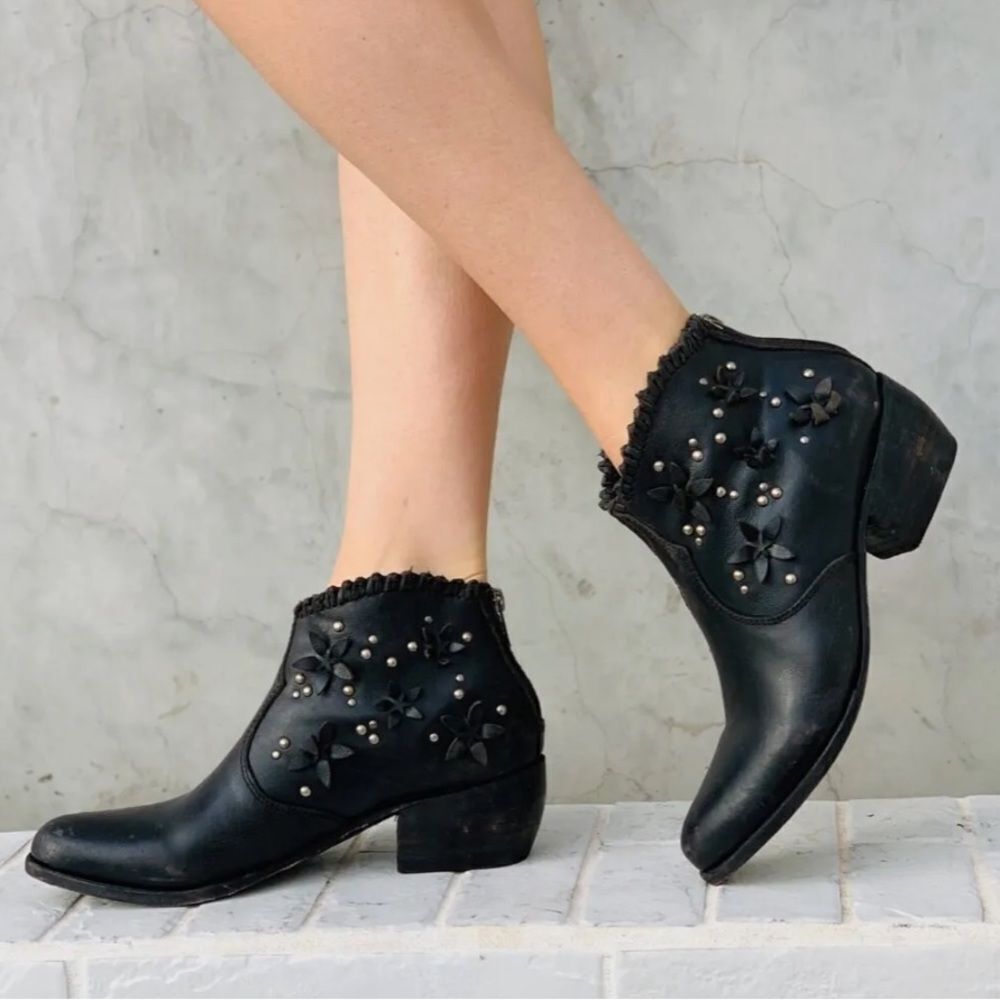 Liberty Black Lily Flower Star Black Leather Stud Ankle Boots Festival Size 7